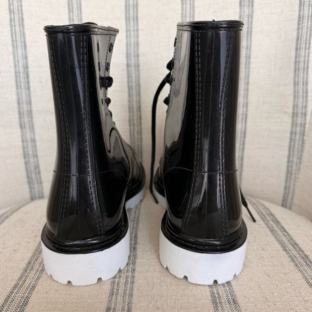 Black Lace-Up Boots - Picture 5 of 6